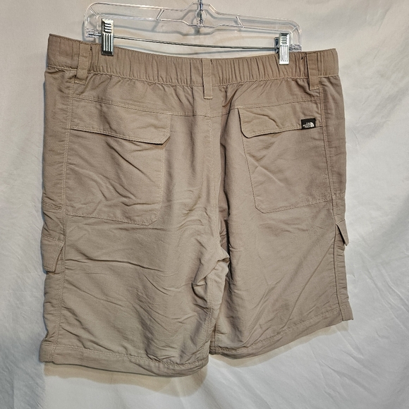 The North Face Nylon Cargo Hiking Shorts MENS SZ L Beige Pockets Belted Outdoors - Picture 2 of 8